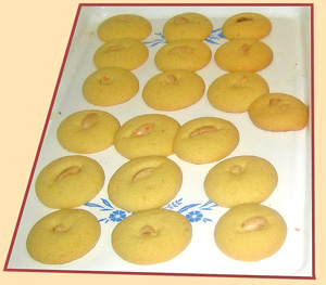 Tray of baked Naan Khatai